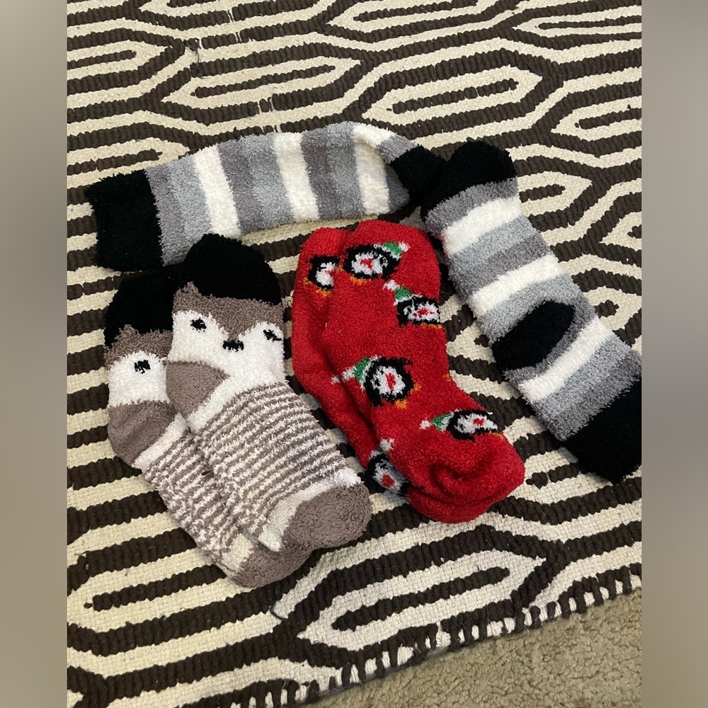4 pairs of fuzzy socks